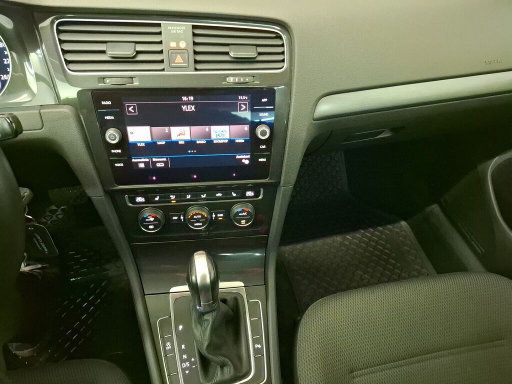 Volkswagen Golf 2017 Valkoinen