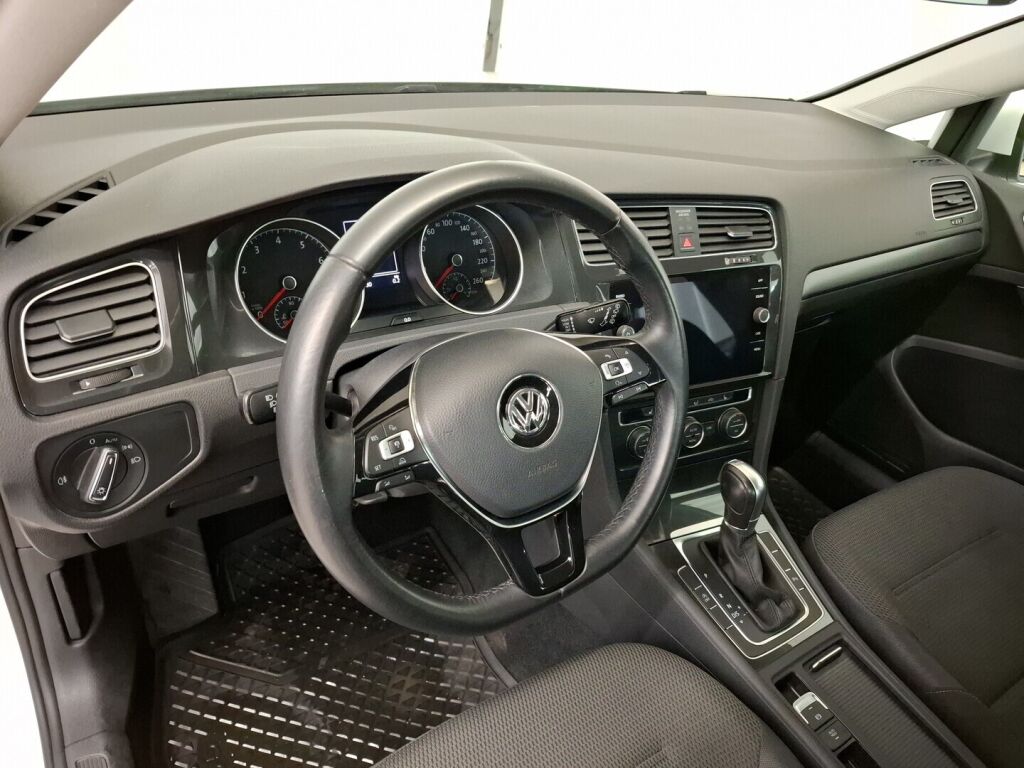 Volkswagen Golf 2017 Valkoinen