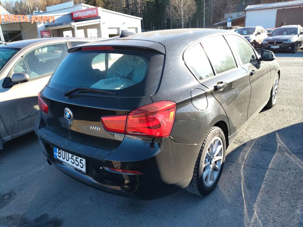 BMW 118 2018 Musta