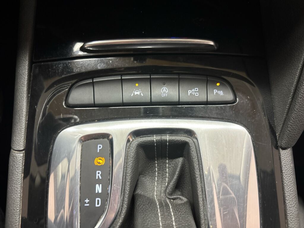 Opel Insignia 2018 Valkoinen