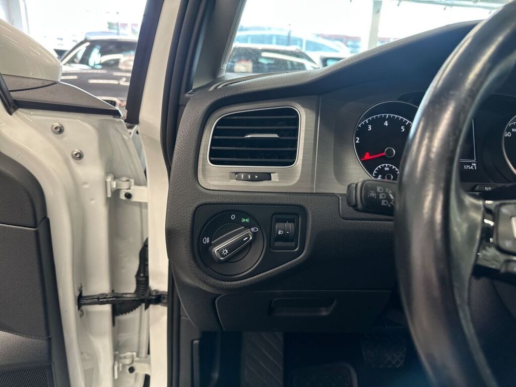 Volkswagen Golf 2015 Valkoinen