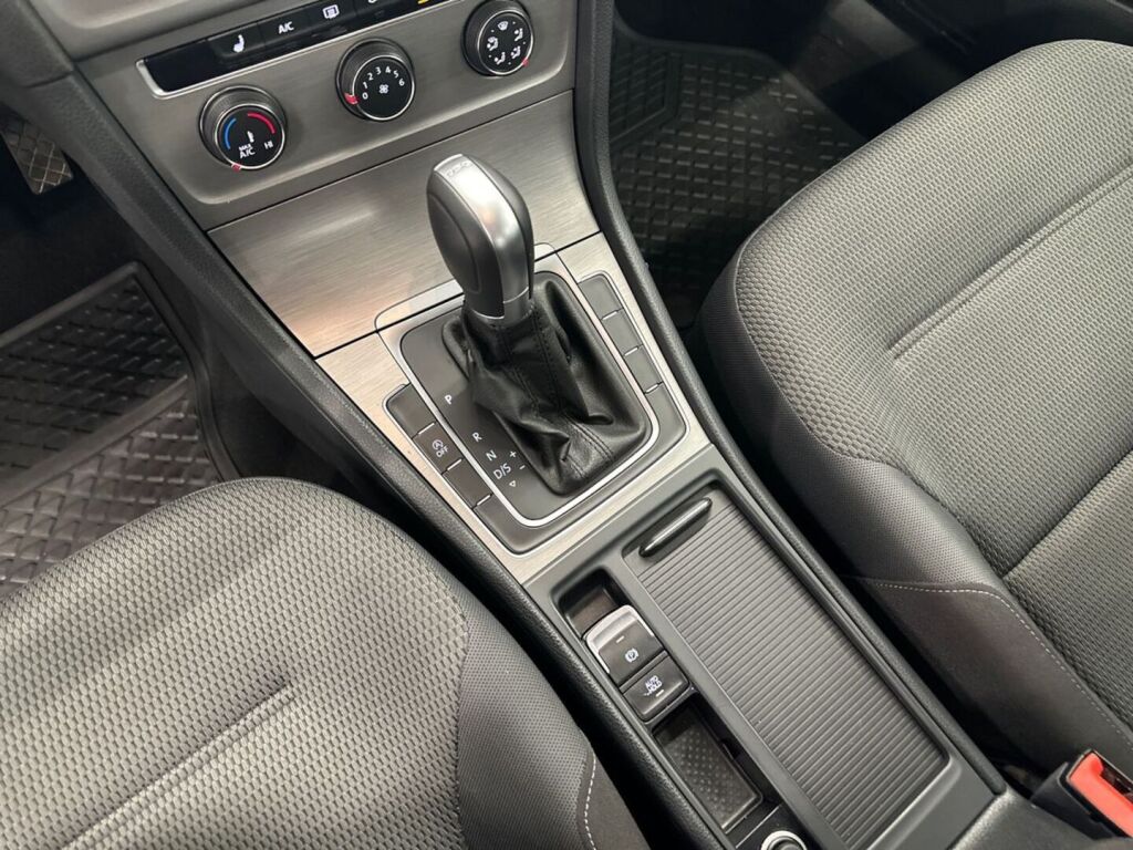 Volkswagen Golf 2015 Valkoinen
