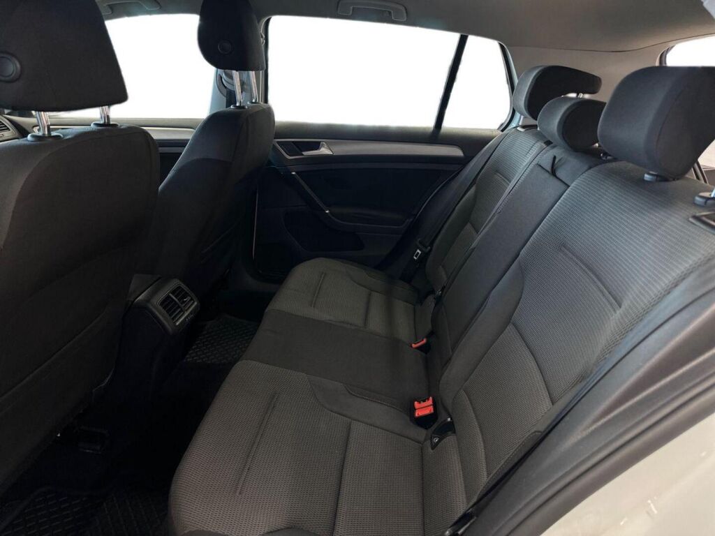 Volkswagen Golf 2015 Valkoinen