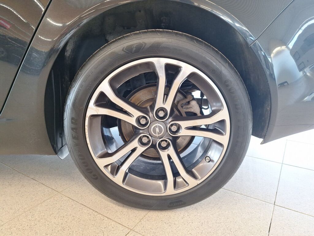 Opel Insignia 2015 Musta