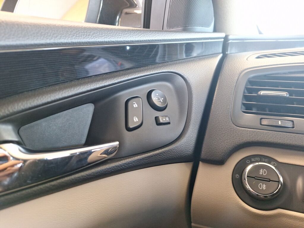 Opel Insignia 2015 Musta