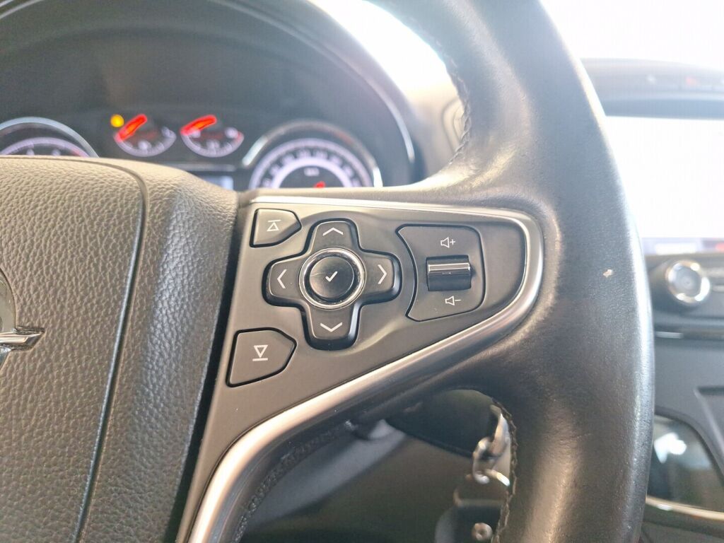 Opel Insignia 2015 Musta