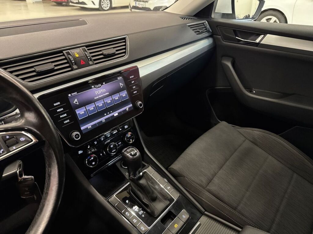 Skoda Superb 2018 Valkoinen