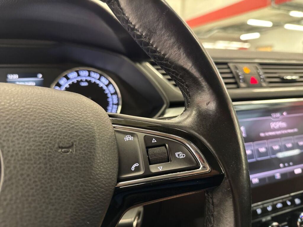 Skoda Superb 2018 Valkoinen