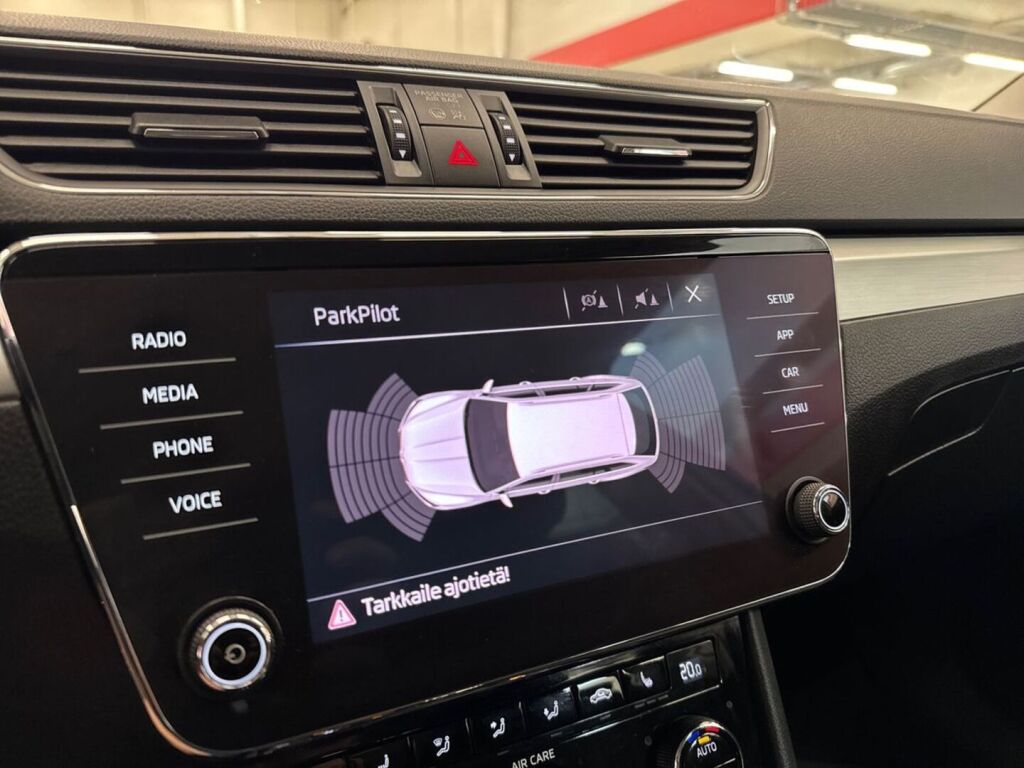 Skoda Superb 2018 Valkoinen