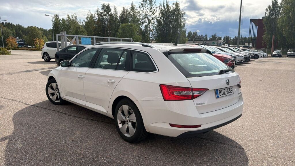 Skoda Superb 2018 Valkoinen