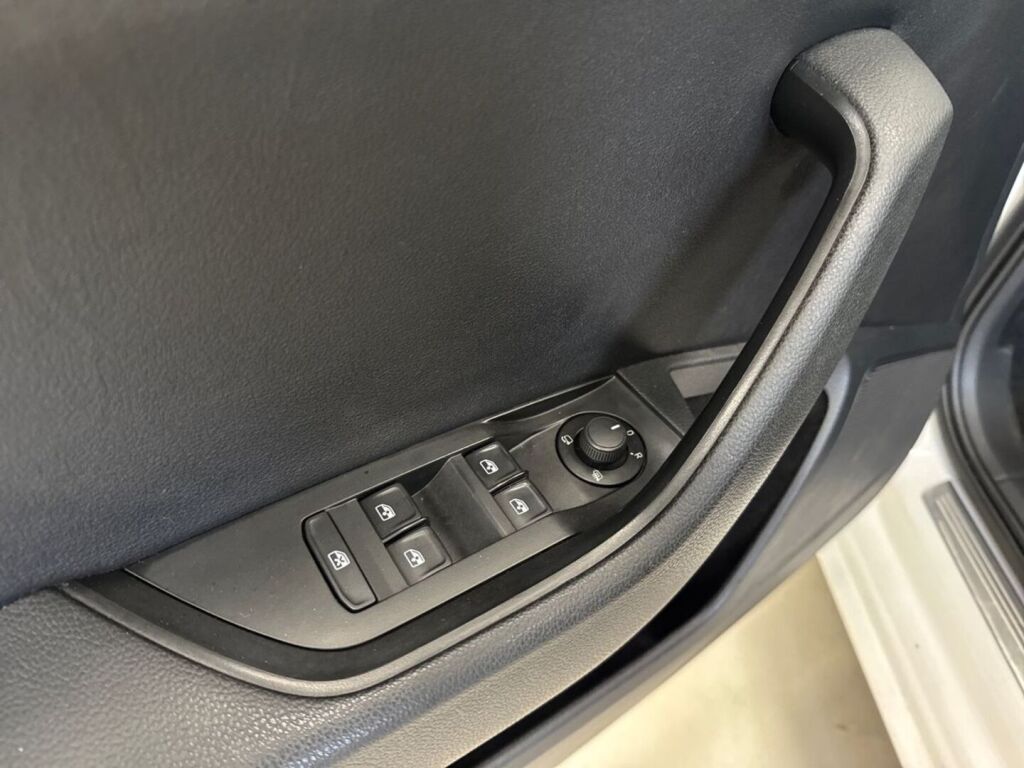 Skoda Superb 2018 Valkoinen