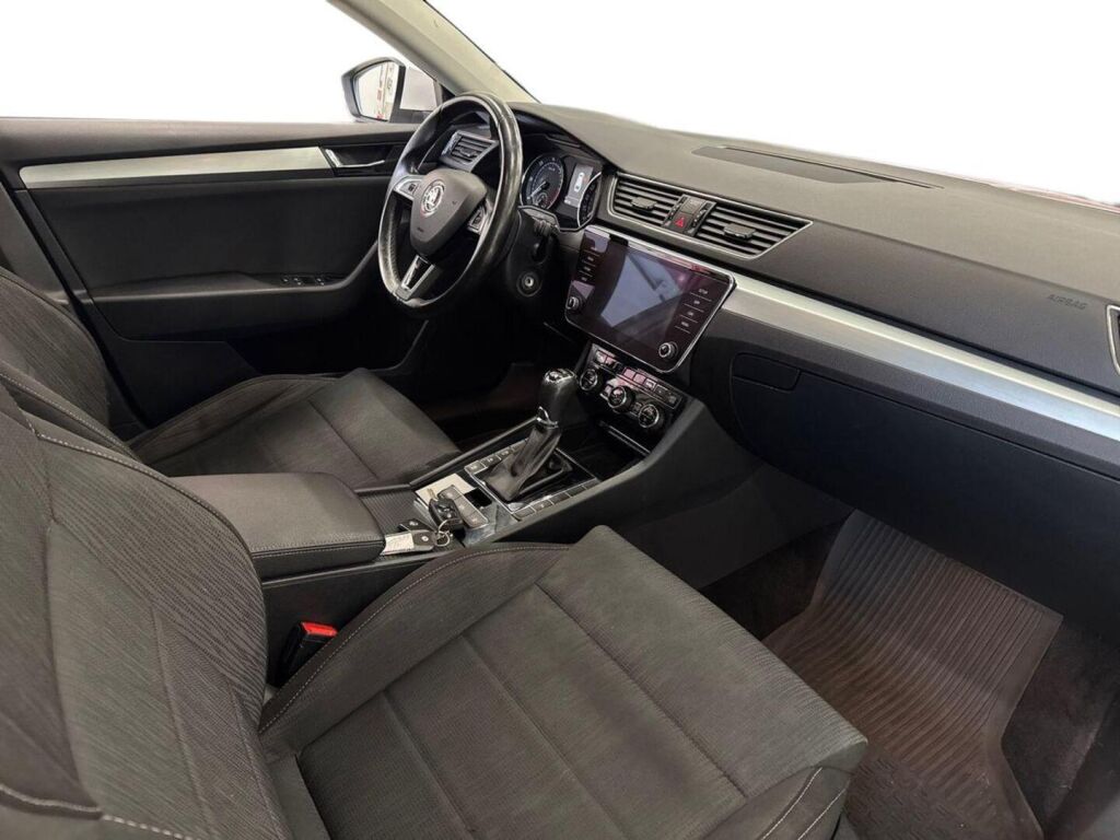 Skoda Superb 2018 Valkoinen