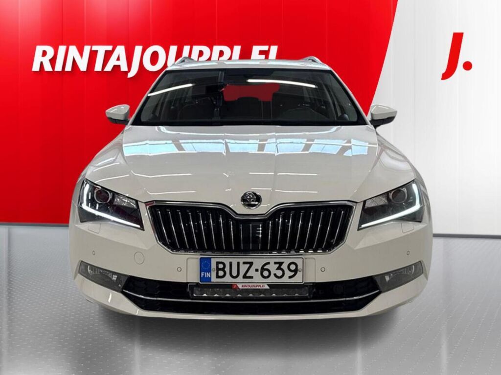 Skoda Superb 2018 Valkoinen