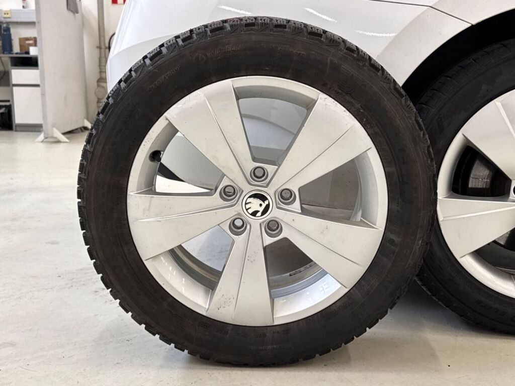 Skoda Superb 2018 Valkoinen