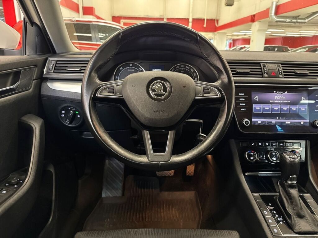 Skoda Superb 2018 Valkoinen