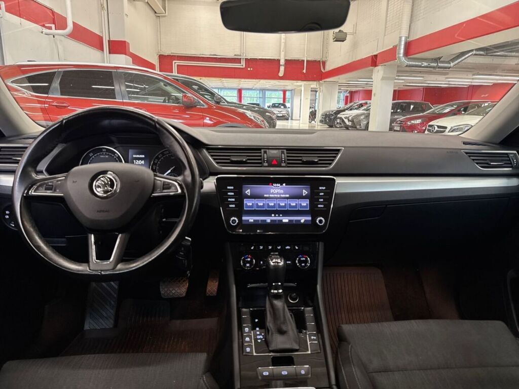 Skoda Superb 2018 Valkoinen