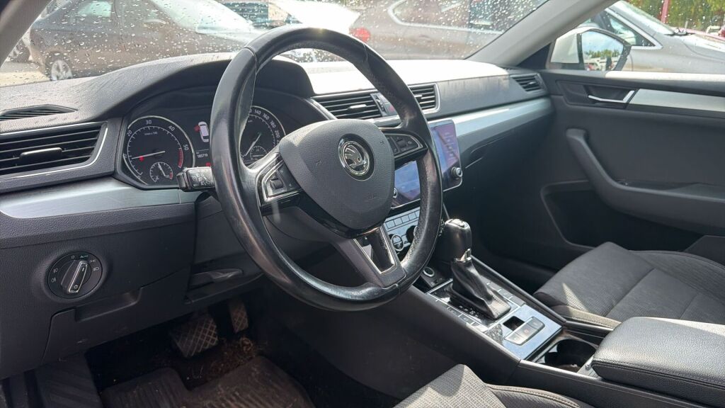 Skoda Superb 2018 Valkoinen