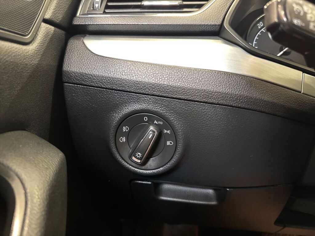 Skoda Superb 2018 Valkoinen