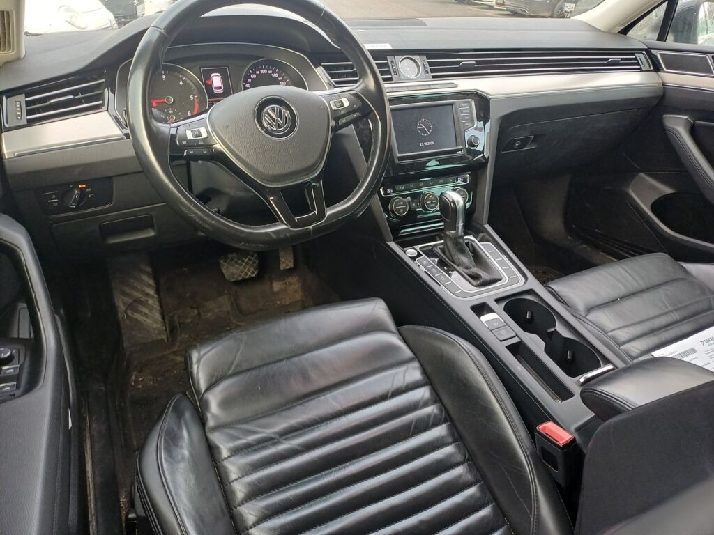 Volkswagen Passat 2015 Musta