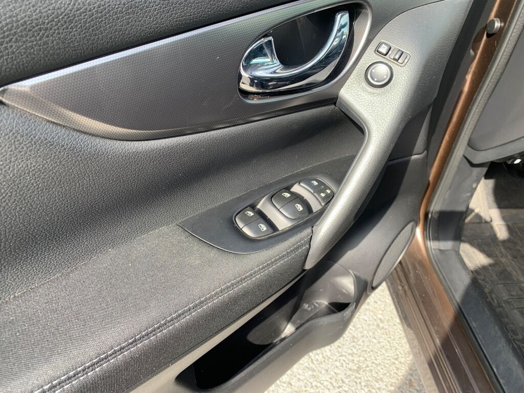 Nissan Qashqai 2018 Ruskea (beige)
