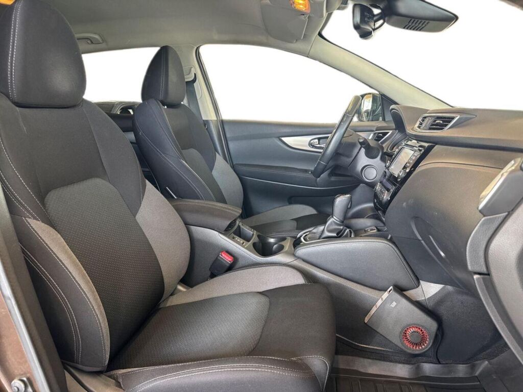 Nissan Qashqai 2018 Ruskea (beige)