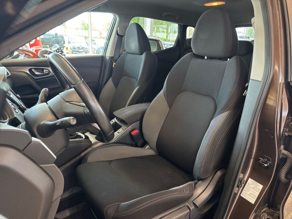 Nissan Qashqai 2018 Ruskea (beige)