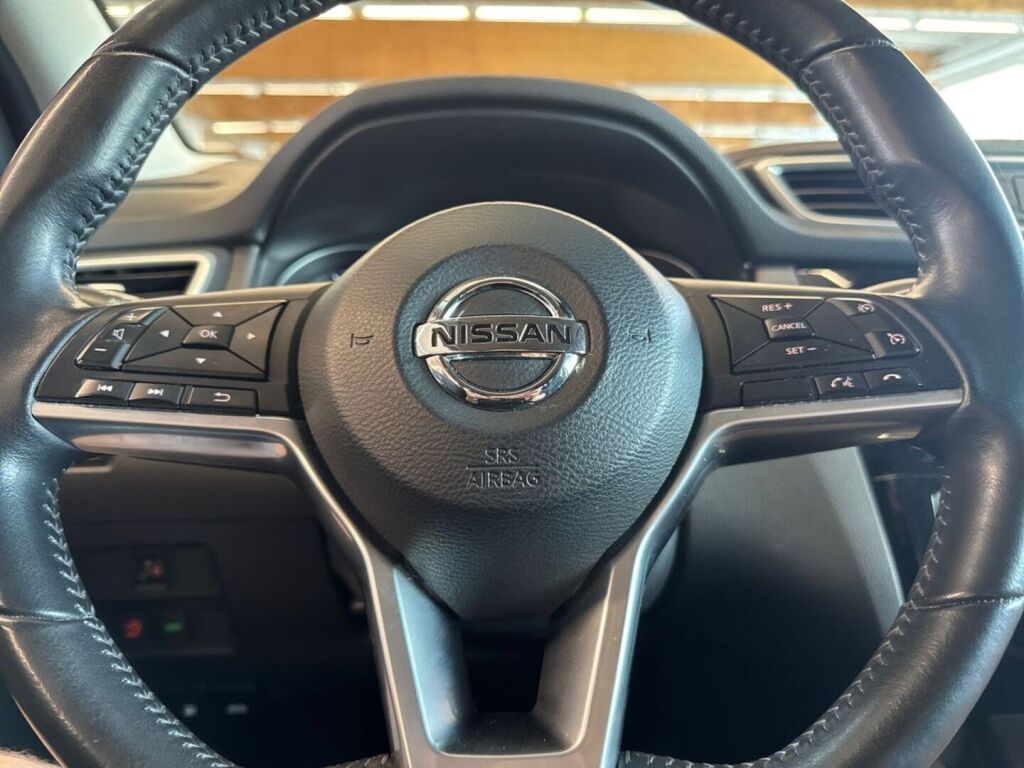 Nissan Qashqai 2018 Ruskea (beige)