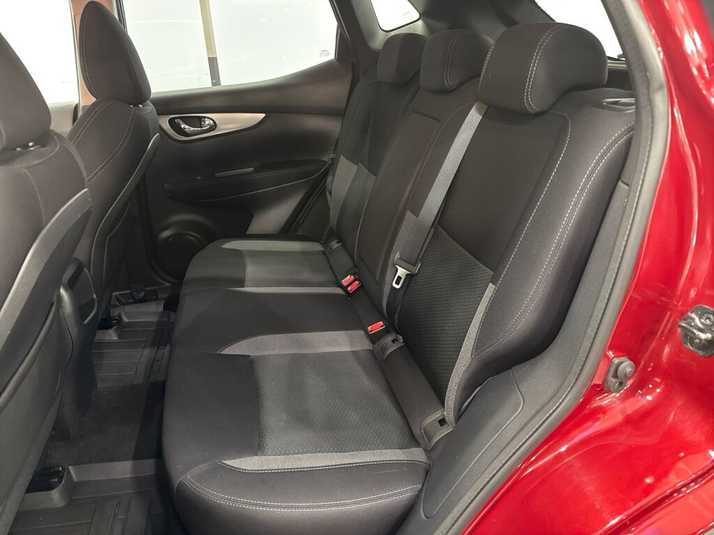 Nissan Qashqai 2018 Punainen