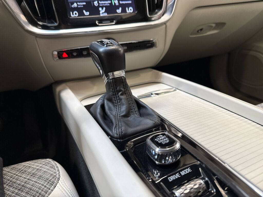 Volvo V60 2019 Harmaa