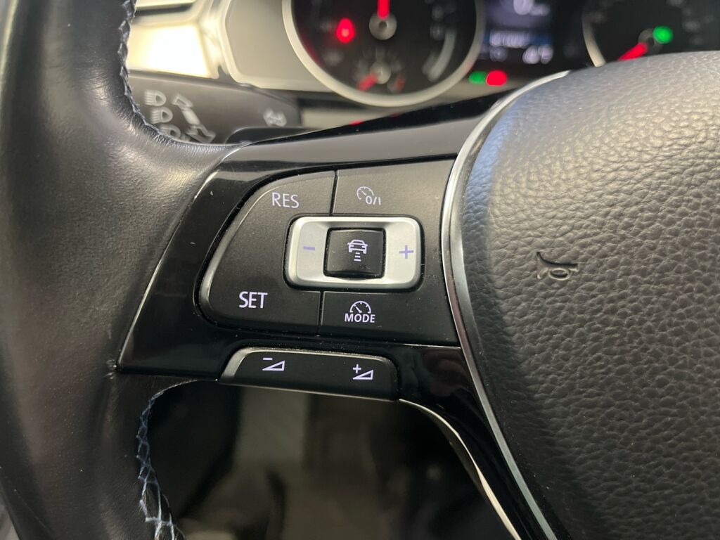 Volkswagen Passat 2018 Valkoinen