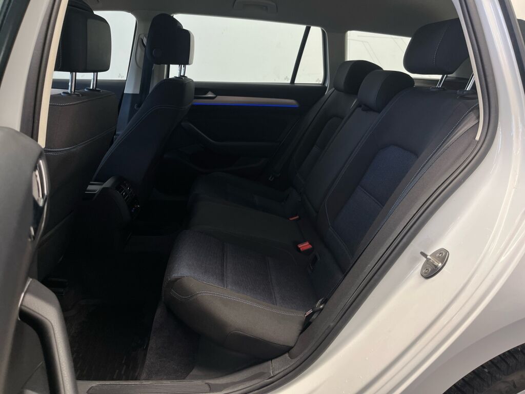 Volkswagen Passat 2018 Valkoinen