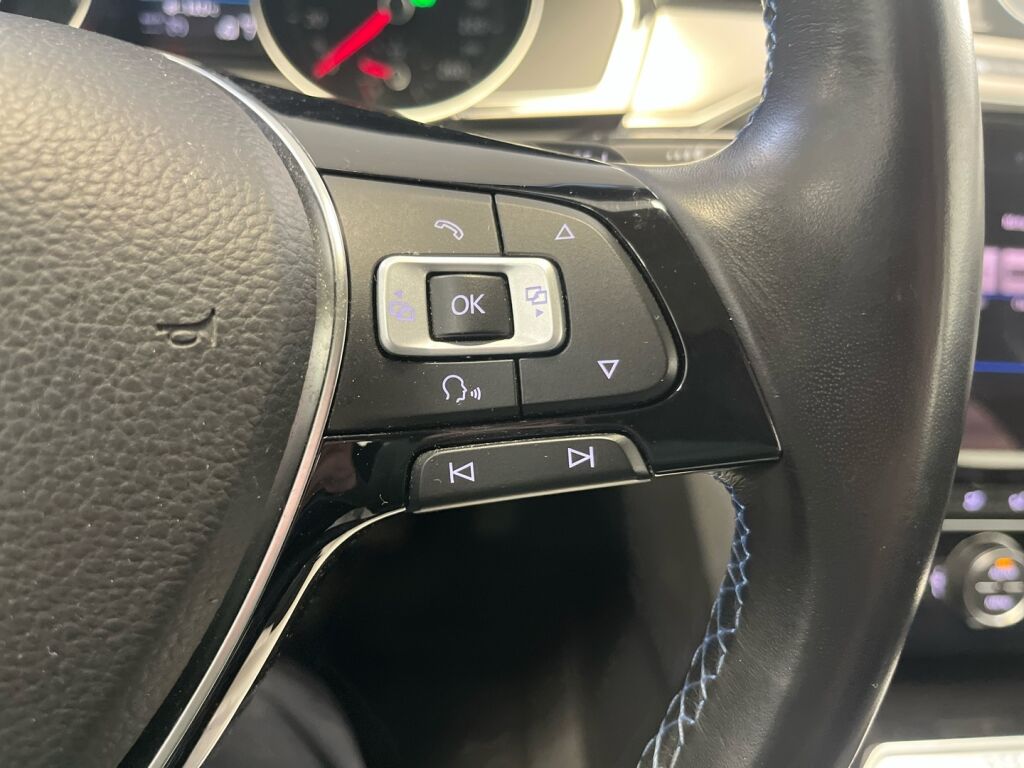 Volkswagen Passat 2018 Valkoinen