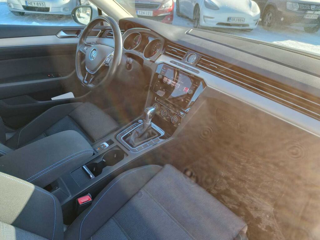 Volkswagen Passat 2018 Valkoinen
