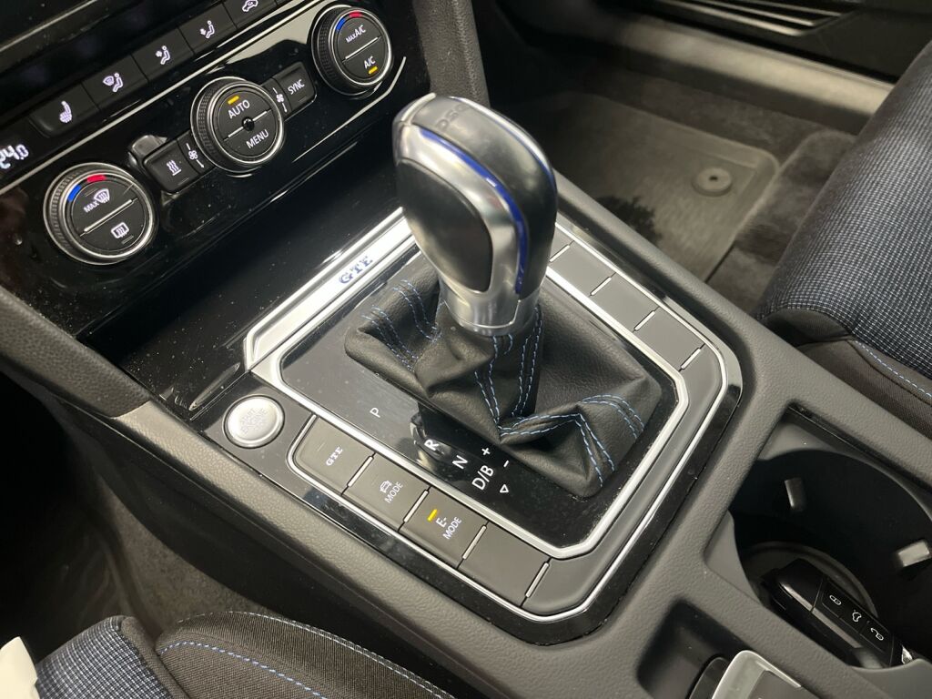 Volkswagen Passat 2018 Valkoinen