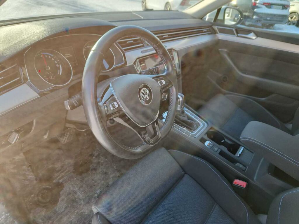 Volkswagen Passat 2018 Valkoinen