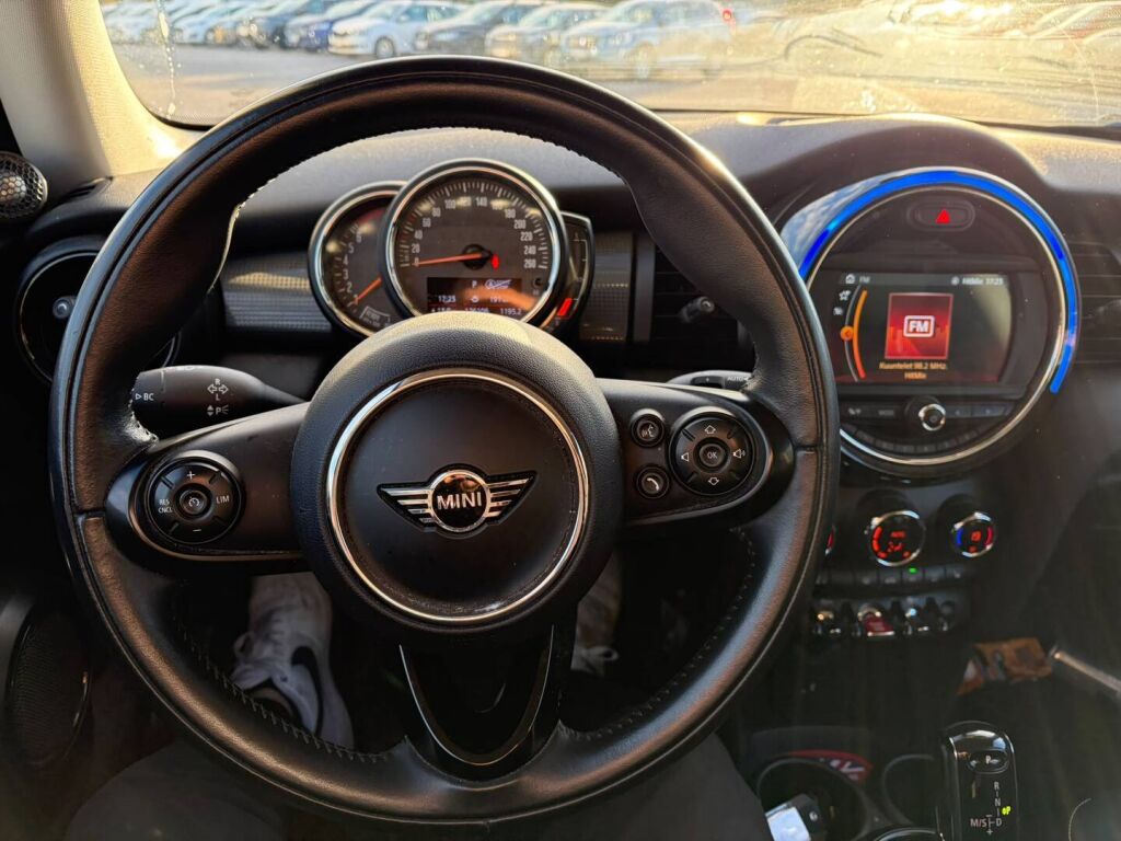 Mini Hatchback 2019 Harmaa