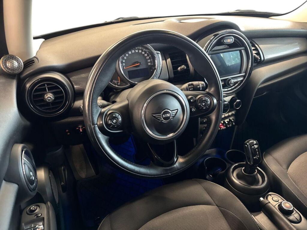 Mini Hatchback 2019 Harmaa