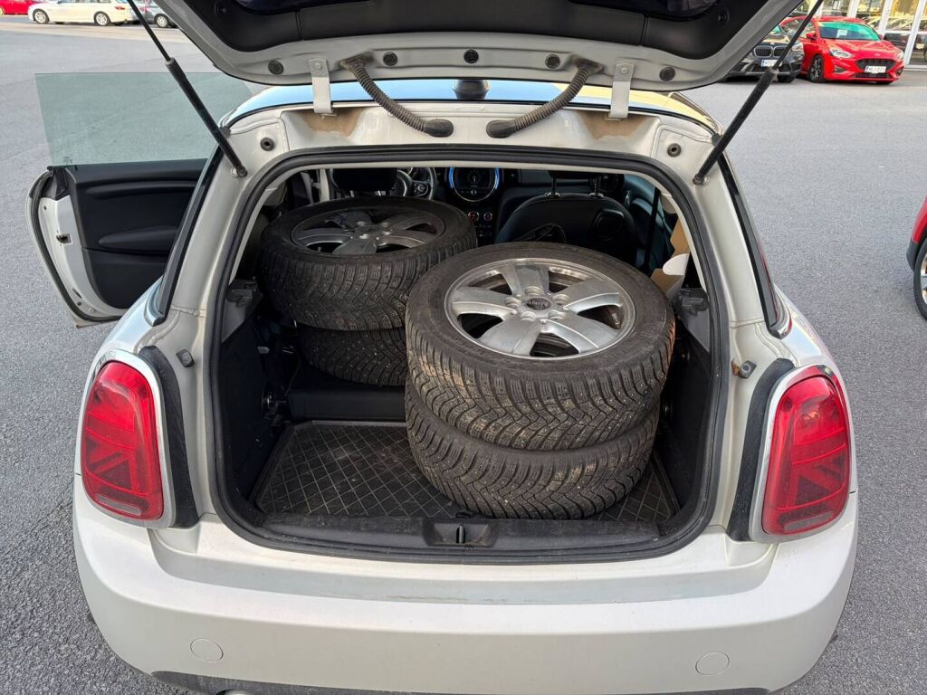 Mini Hatchback 2019 Harmaa
