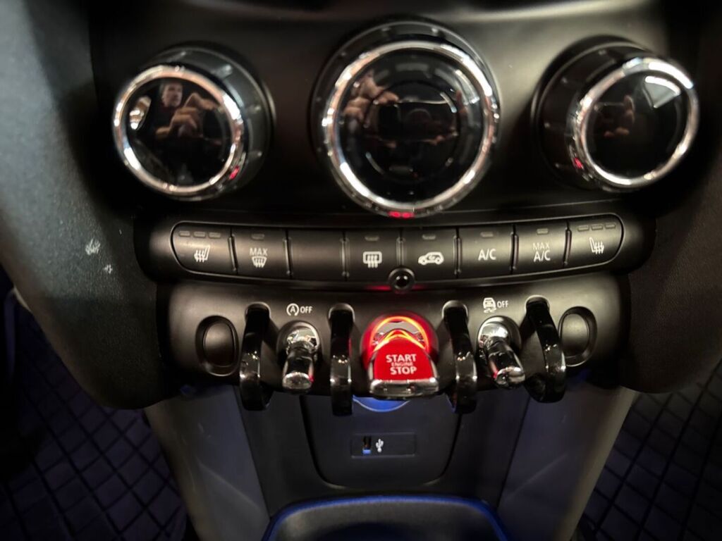 Mini Hatchback 2019 Harmaa