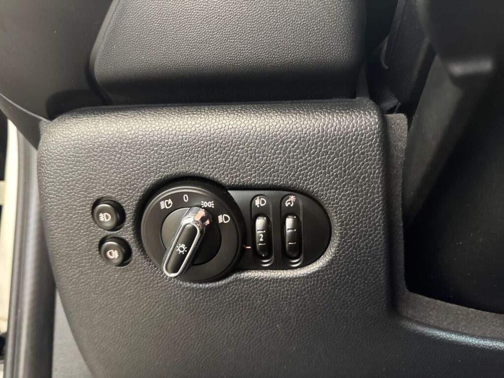 Mini Hatchback 2019 Harmaa