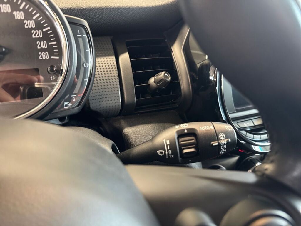 Mini Hatchback 2019 Harmaa