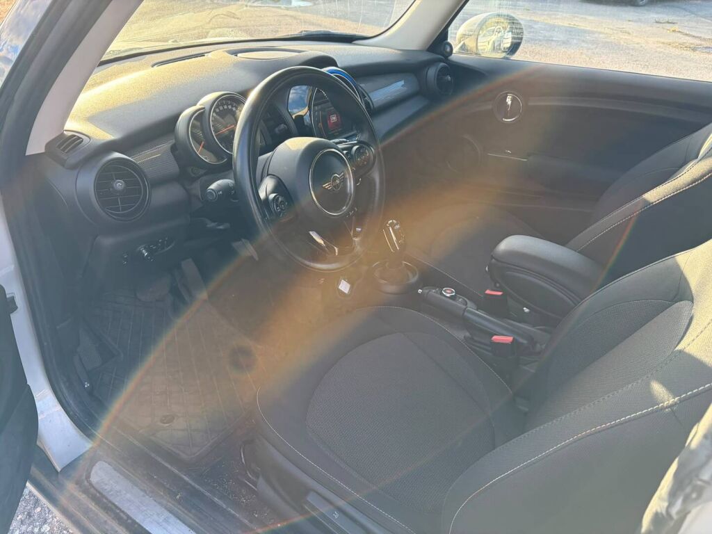 Mini Hatchback 2019 Harmaa