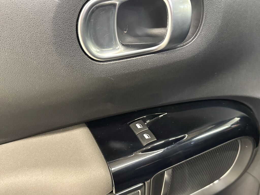 Citroen C4 Cactus 2018 Musta