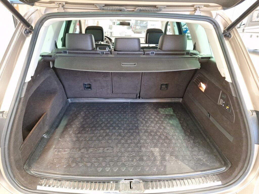 Volkswagen Touareg 2016 Ruskea (beige)