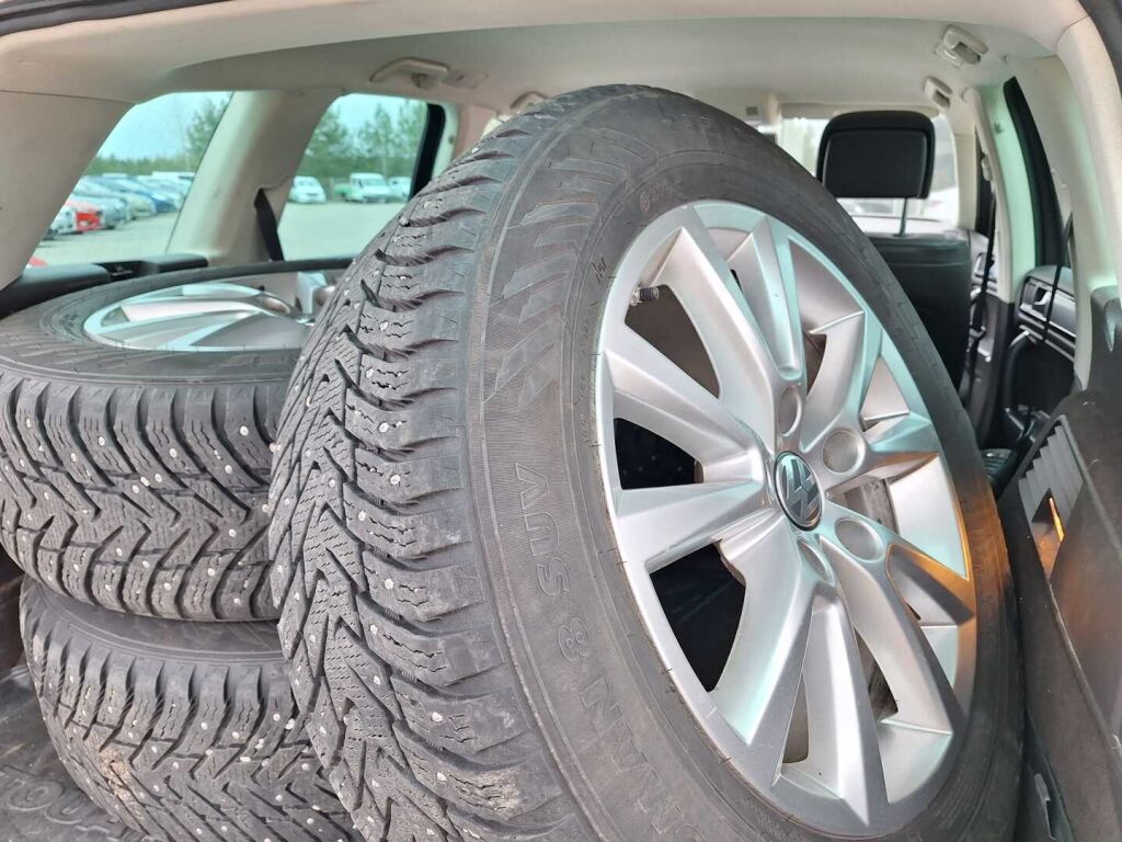 Volkswagen Touareg 2016 Ruskea (beige)