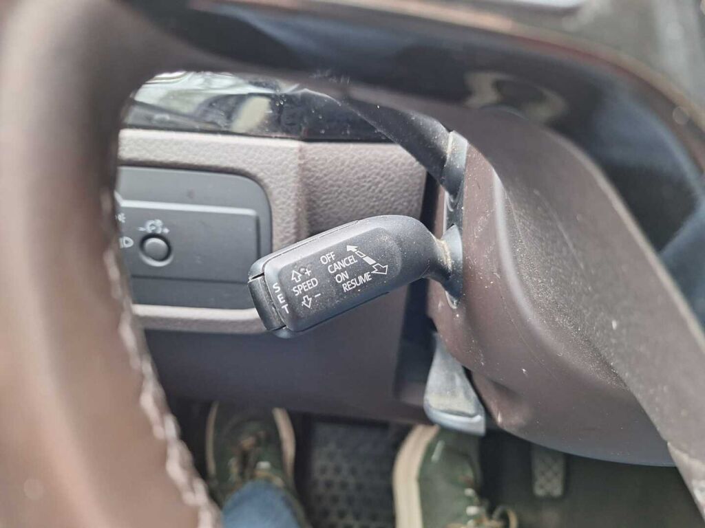 Volkswagen Touareg 2016 Ruskea (beige)