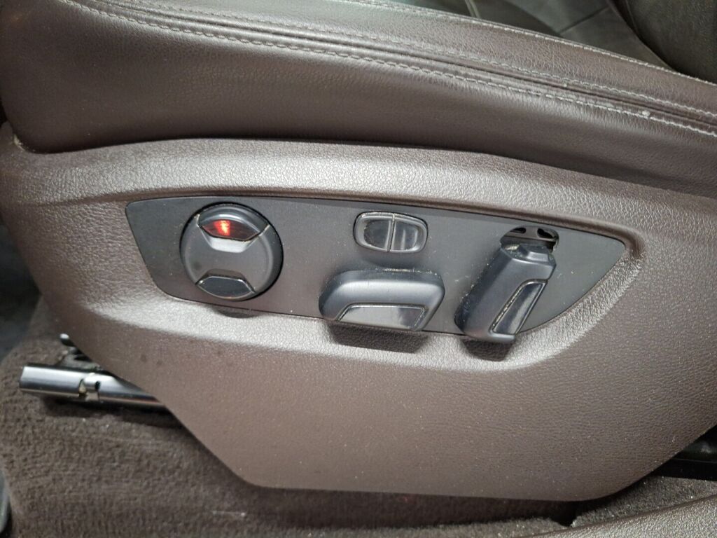 Volkswagen Touareg 2016 Ruskea (beige)