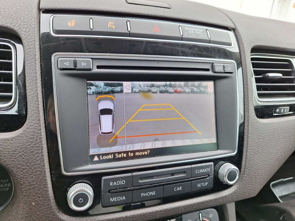 Volkswagen Touareg 2016 Ruskea (beige)