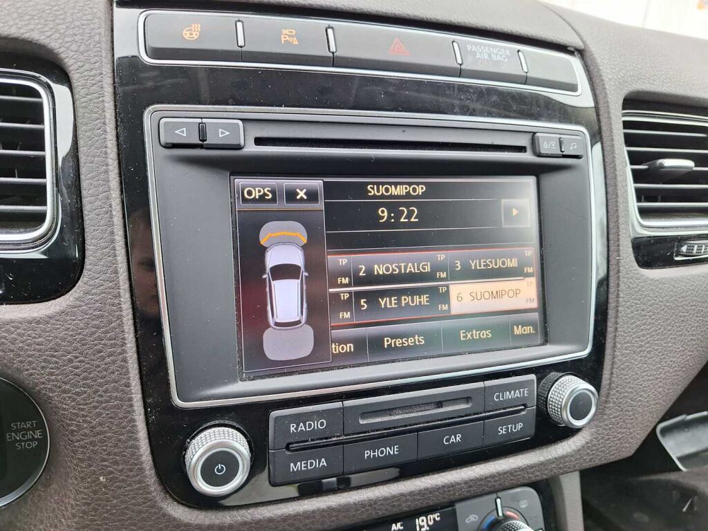 Volkswagen Touareg 2016 Ruskea (beige)