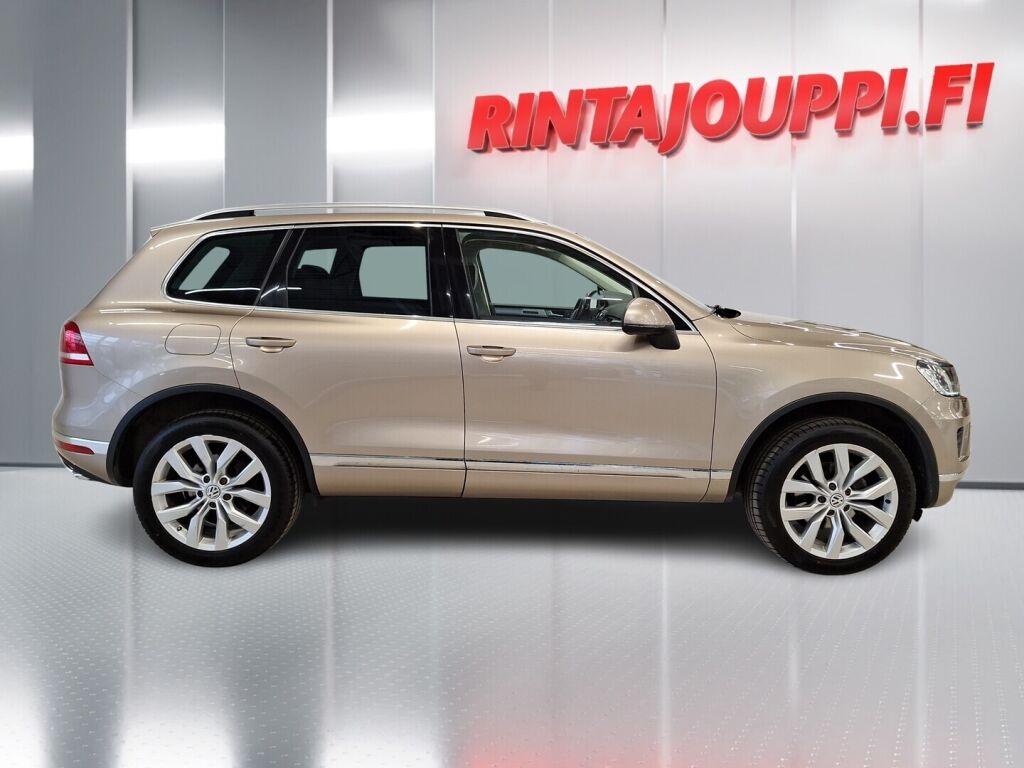 Volkswagen Touareg 2016 Ruskea (beige)